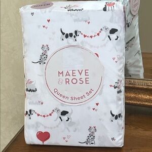 Maeve & Rose Queen Dog Design Sheet Set - White with Red/Pink and Gray Accents.